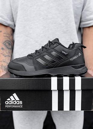 Чоловічі демісезонні спортивні кросівки adidas terrex