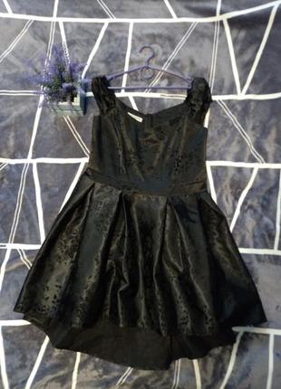 Вечірня коктейльна сукня чорного кольору з квітковим принтом від української дизайнерки наталії кравченко.5 фото