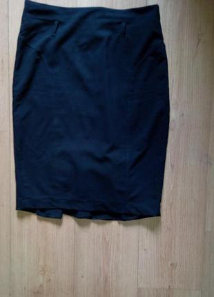 Чорна спідниця-олівець з воланами на спинці mkone