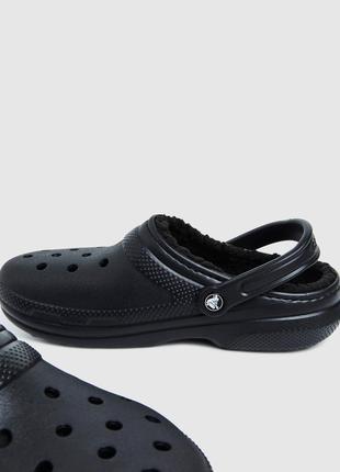 Крокс классик черные с мехом crocs lined clog black9 фото