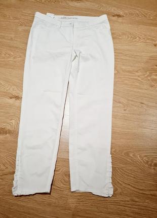 Джинсы, белые, стильные, с рюшами,штаны, брюки2 фото