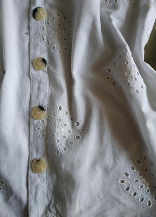 Белая блуза , размер м , с перфорацией3 фото