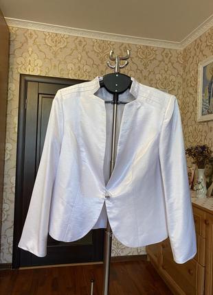 Розпродаж! білий піджак