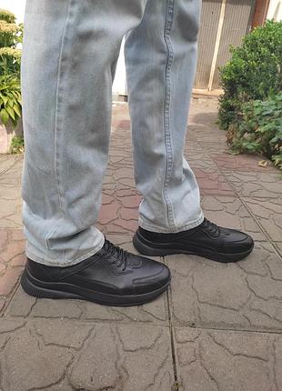 Кросівки шкіряні