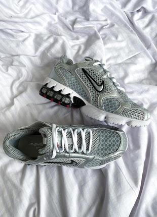 Жіночі кросівки nike x stussy air zoom spiridon cage 2 silver

женские кроссовки найк