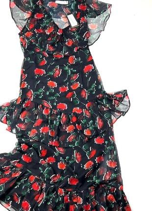 Черное шифоновое миди платье с рюшами в красный цветочный принт