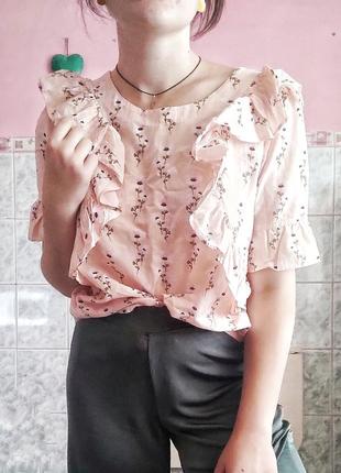 Ніжна легка блуза gap з рюшами