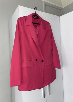 Рожевий піджак подовжений