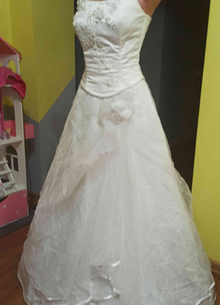 Свадебное платье на стройную девушку