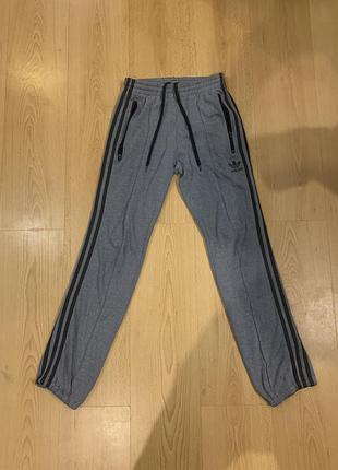 Спортивні штани адідас
