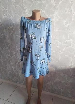 Стильне плаття. обвислі щоки.