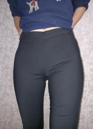 Актуальні приталені чорні базові штани zara2 фото