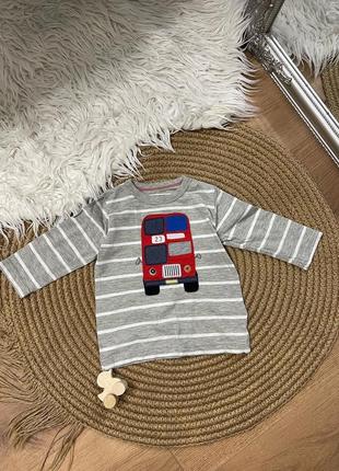 Сіра у білу смужку кофтинка з нашивкою