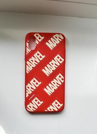 Червоний чохол на iphone xs marvel