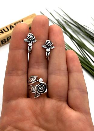 Срібний гарнітур із трояндами