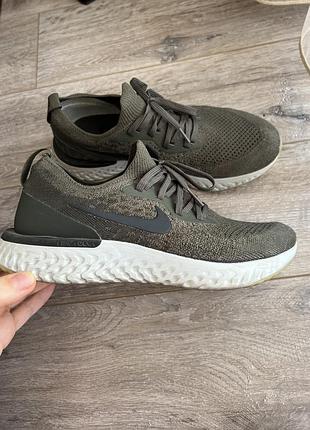 Легкі кросівки nike