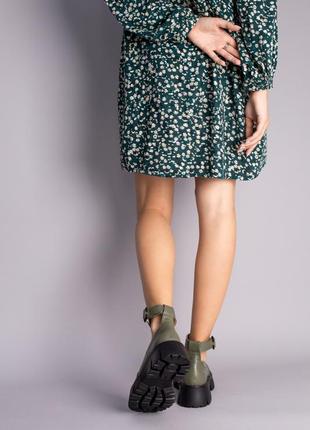 Туфли женские кожаные цвета хаки на массивной подошве7 фото