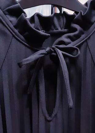 Чёрное платье миди плиссе.2 фото