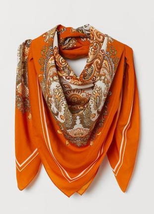 Дуже гарний великий хустку