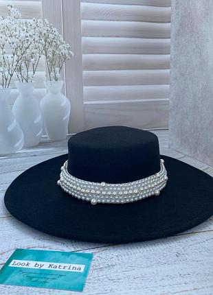 Капелюх-канотьє з широкими полями та шикарним ремінцем