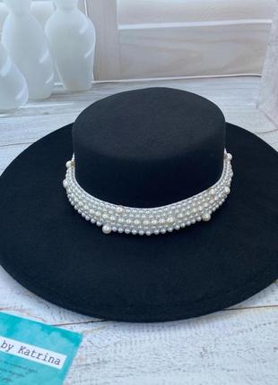 Широкополая шляпка канотье чёрного цвета с бусинами4 фото