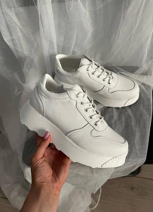 Стримані повсякденні білі кросівки з натуральної шкіри високої якості1 фото