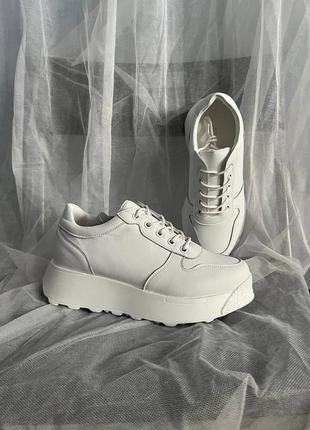 Стримані повсякденні білі кросівки з натуральної шкіри високої якості6 фото