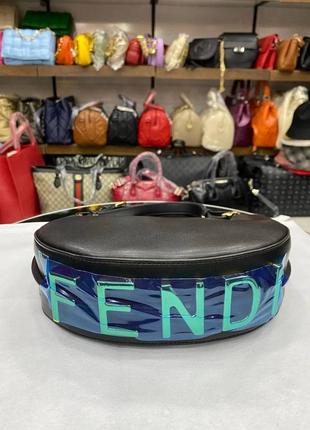 Сумка fendi 2022 клатч фенді коричнева кольорові сумки брендові брендова сумка-клатч в стилі фенді біла чорна золота срібна сумка фенді3 фото