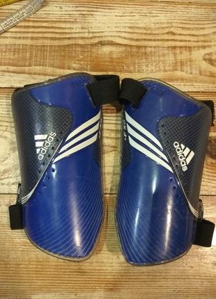 Футбольні щитки adidas f50