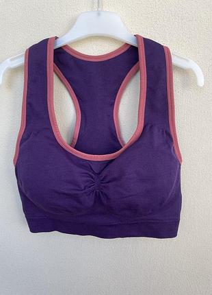 Чудовий спортивний топ