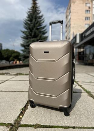 Пластикова валіза wings 147 s розмір шампань