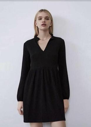 Чорна базова сукня зара