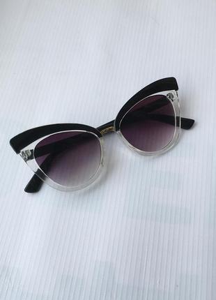 Солнцезащитные очки от солнца солнечные кошачи глаз лисичк с черными линзам стеклам прозрачной оправой в стил ретр винтаж винтажны окуляр сонцезахисні