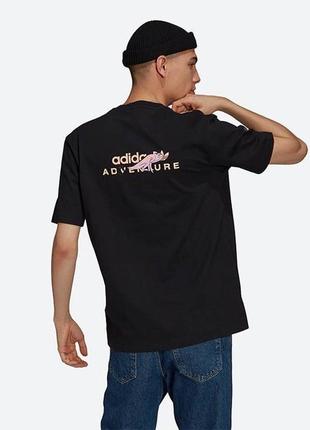 Футболка adidas originals adventure pocket logo tee