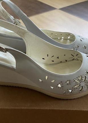 Босоніжки жіночі