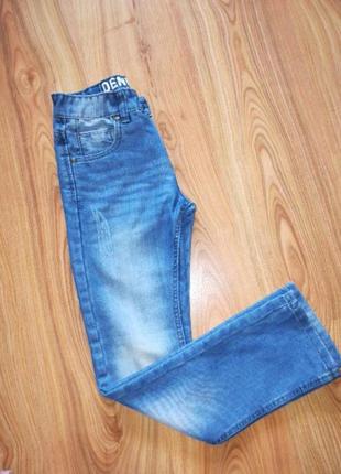 Джинсы.