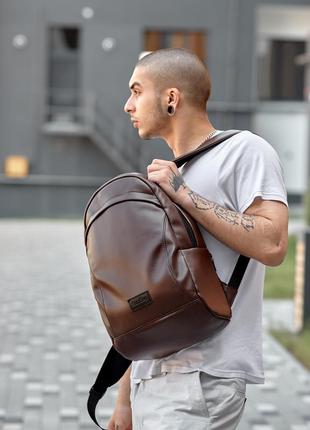Зручний великий місткий коричневий рюкзак для ноутбука4 фото
