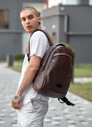Зручний великий місткий коричневий рюкзак для ноутбука8 фото
