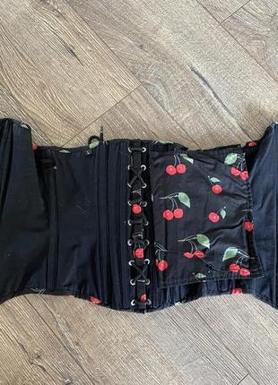 Корсет на шнурівці