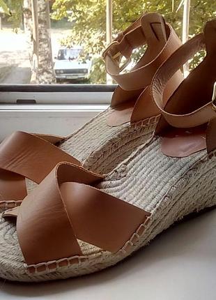 Стильні шкіряні босоніжки gap.