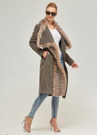 Оригинальное женское зимнее шерстяное пальто с меховой отделкой2 фото