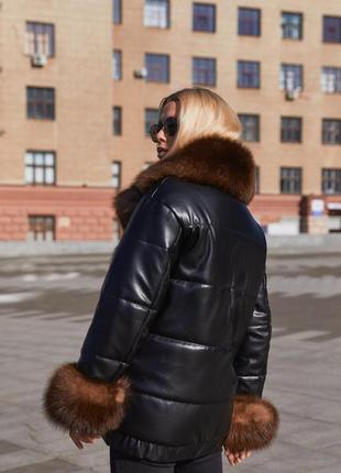 Модная молодежная женская зимняя куртка из эко-кожи с меховой опушкой2 фото