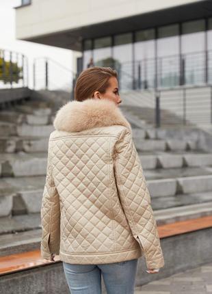 Трендовая женская зимняя стеганая куртка с песцовой опушкой2 фото