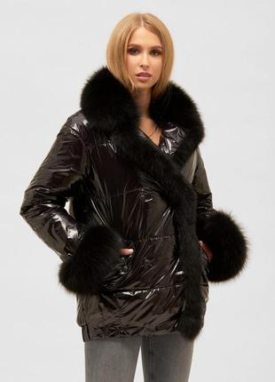 Стильна жіноча зимова куртка з хутряною опушкою
