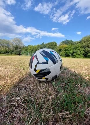 Новий м'яч uefa nations league official matchball