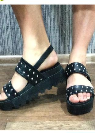 Женские босоножки9 фото