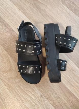 Женские босоножки