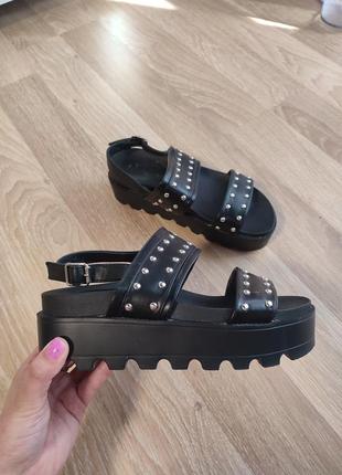 Женские босоножки2 фото