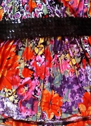 Яркий открытый мини сарафан с цветочным принтом2 фото