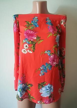 Красивая, яркая блуза